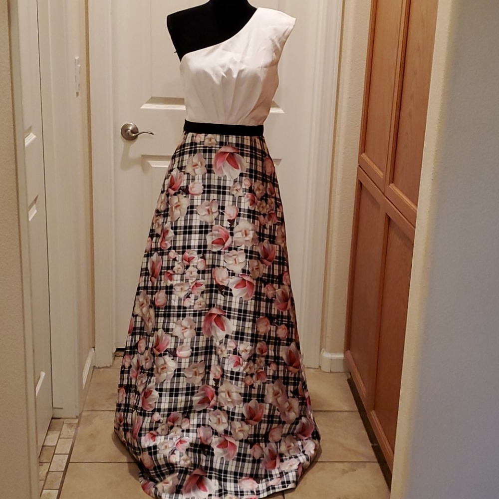 Kay Unger White and Black One Shoulder Dress